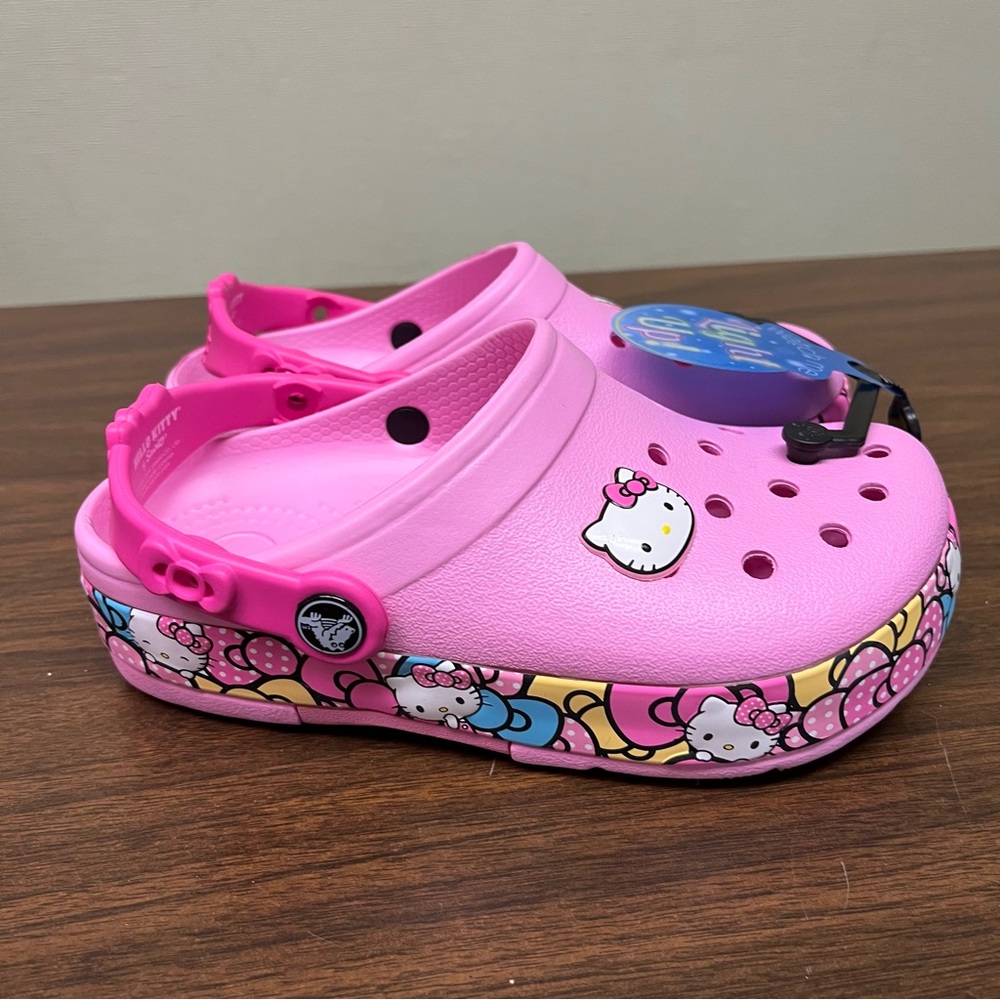 CROCS HELLO KITTY Kids Pink Light-Up Sandals